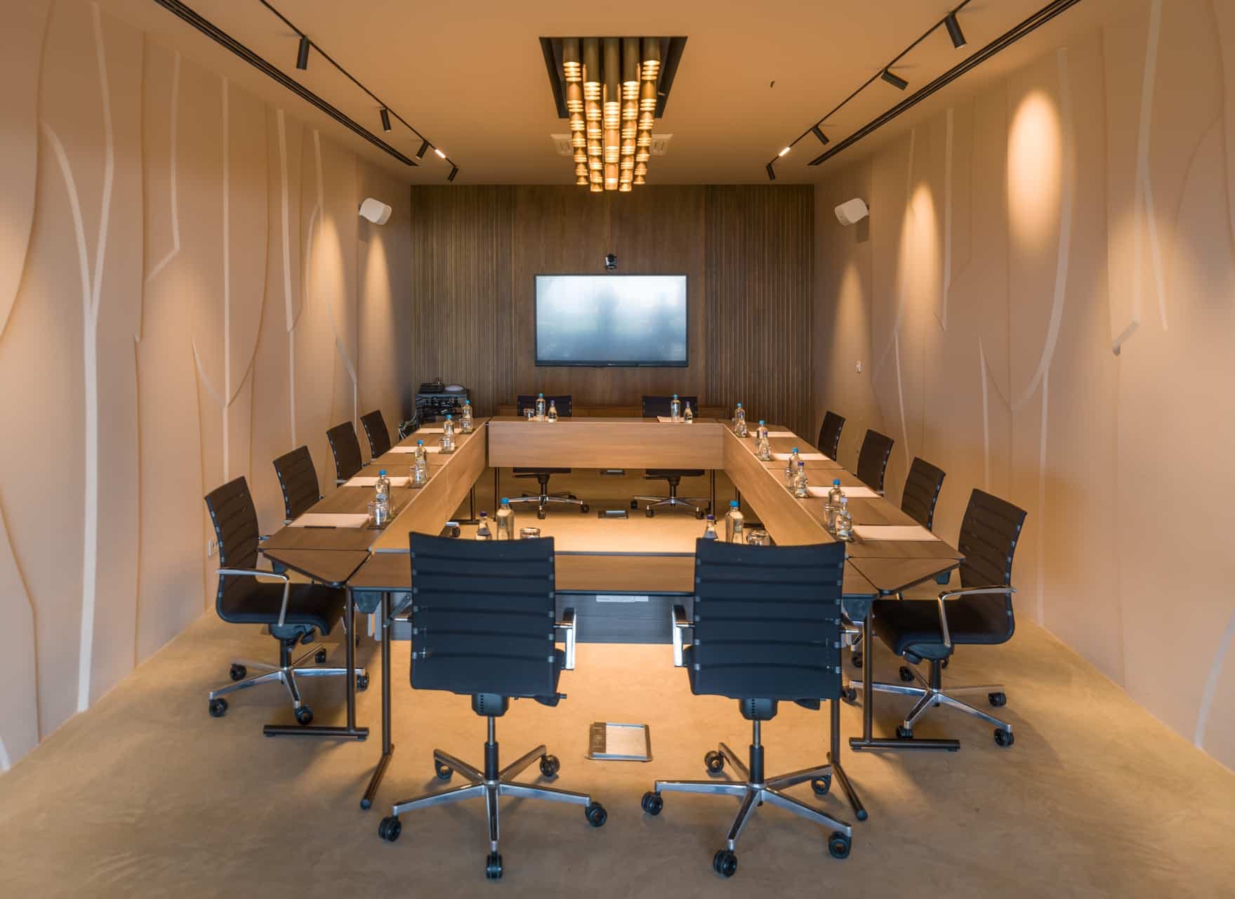 4 State of the Art Meeting Rooms