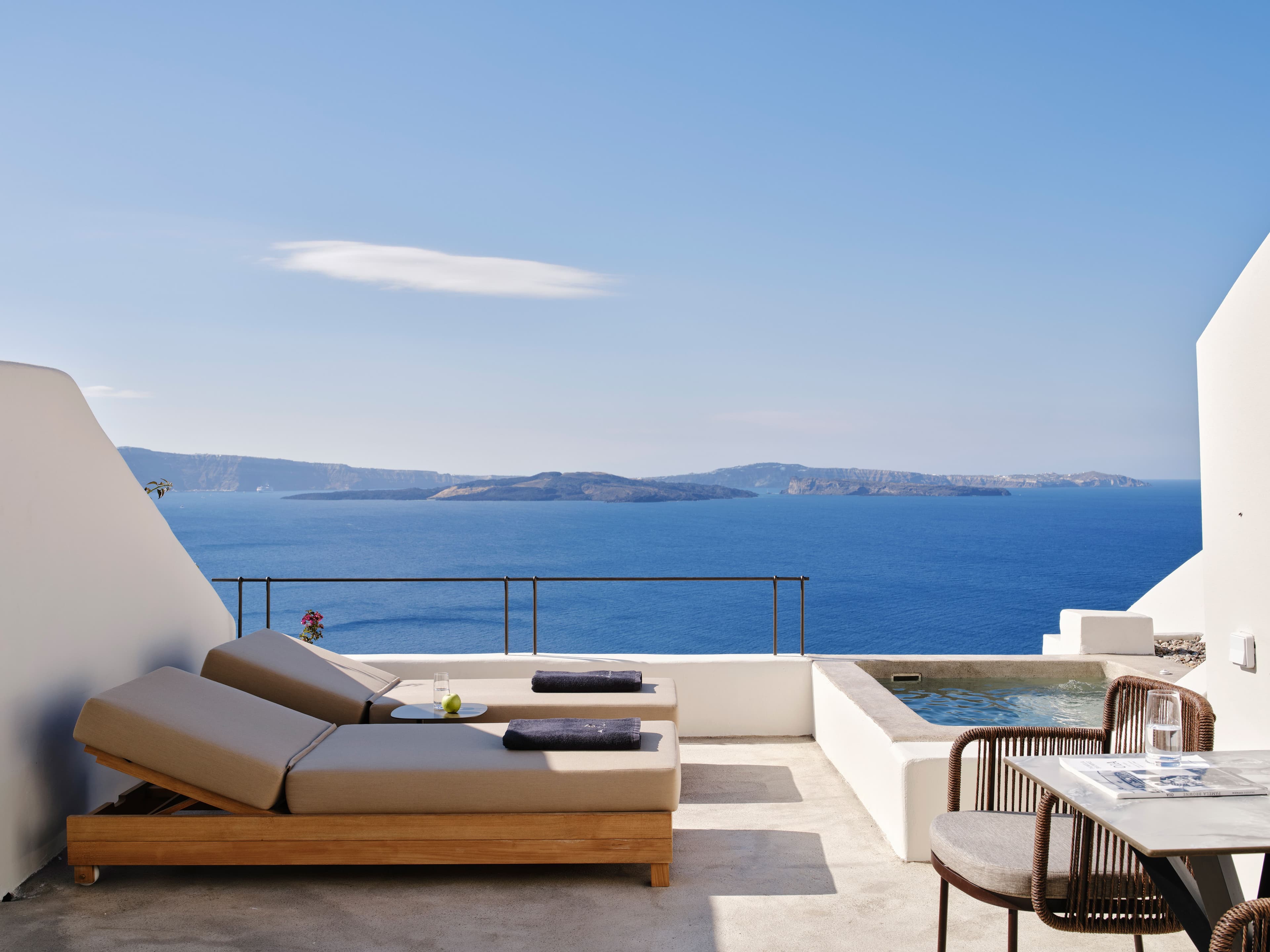 Deluxe Suite with Outdoor Hot tub room