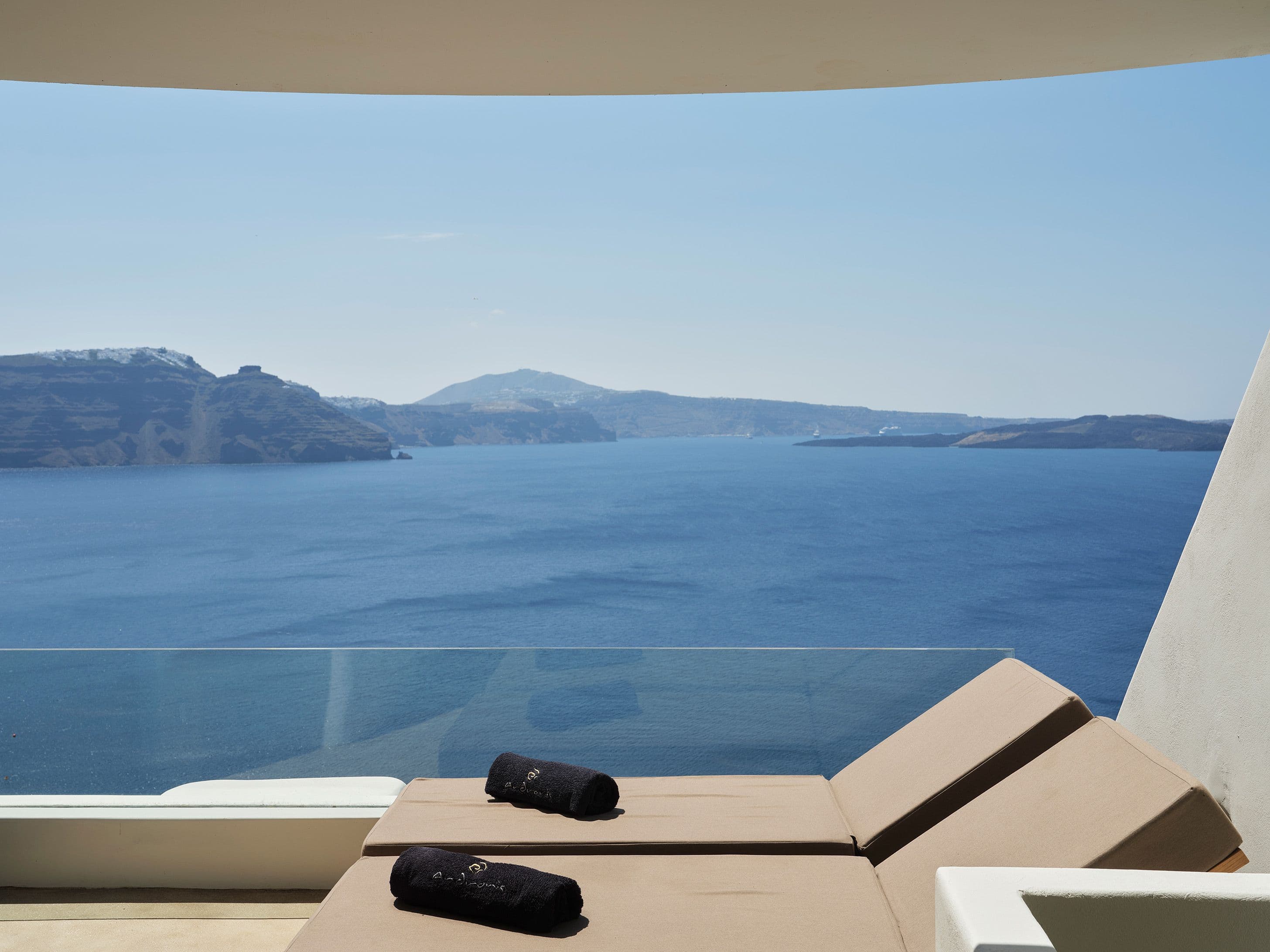 Deluxe Suite with Indoor Hot tub room