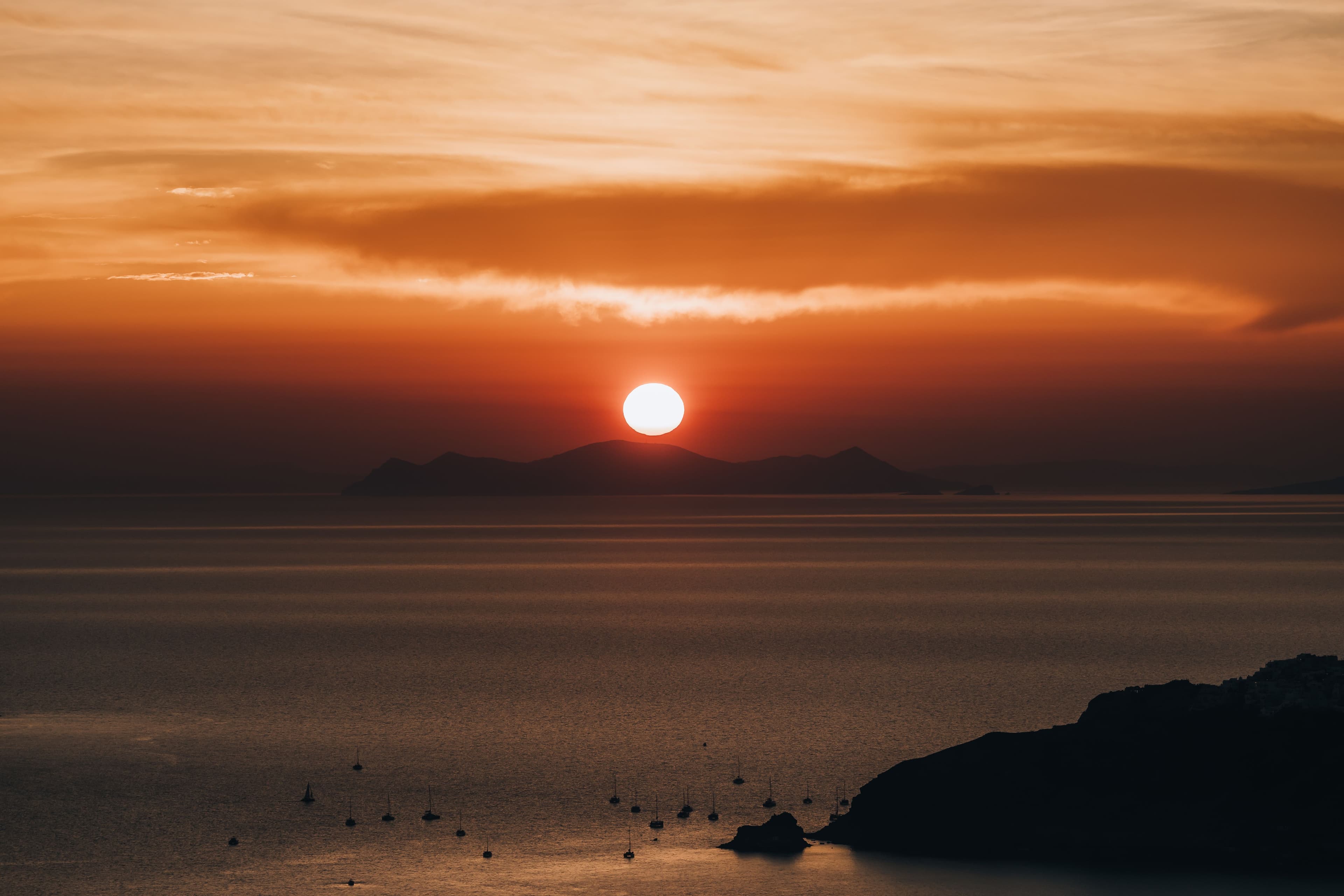 Island Hopping Holidays in Greece: Santorini & Paros