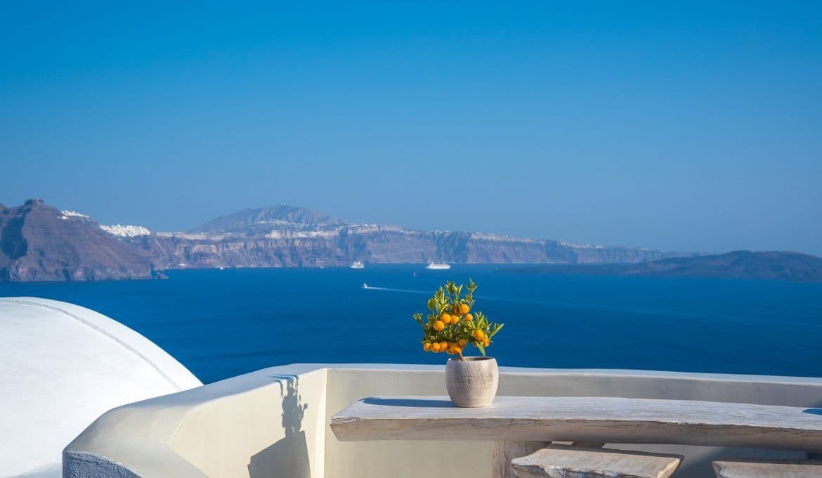 Luxe honeymoon stay in Oia Santorini