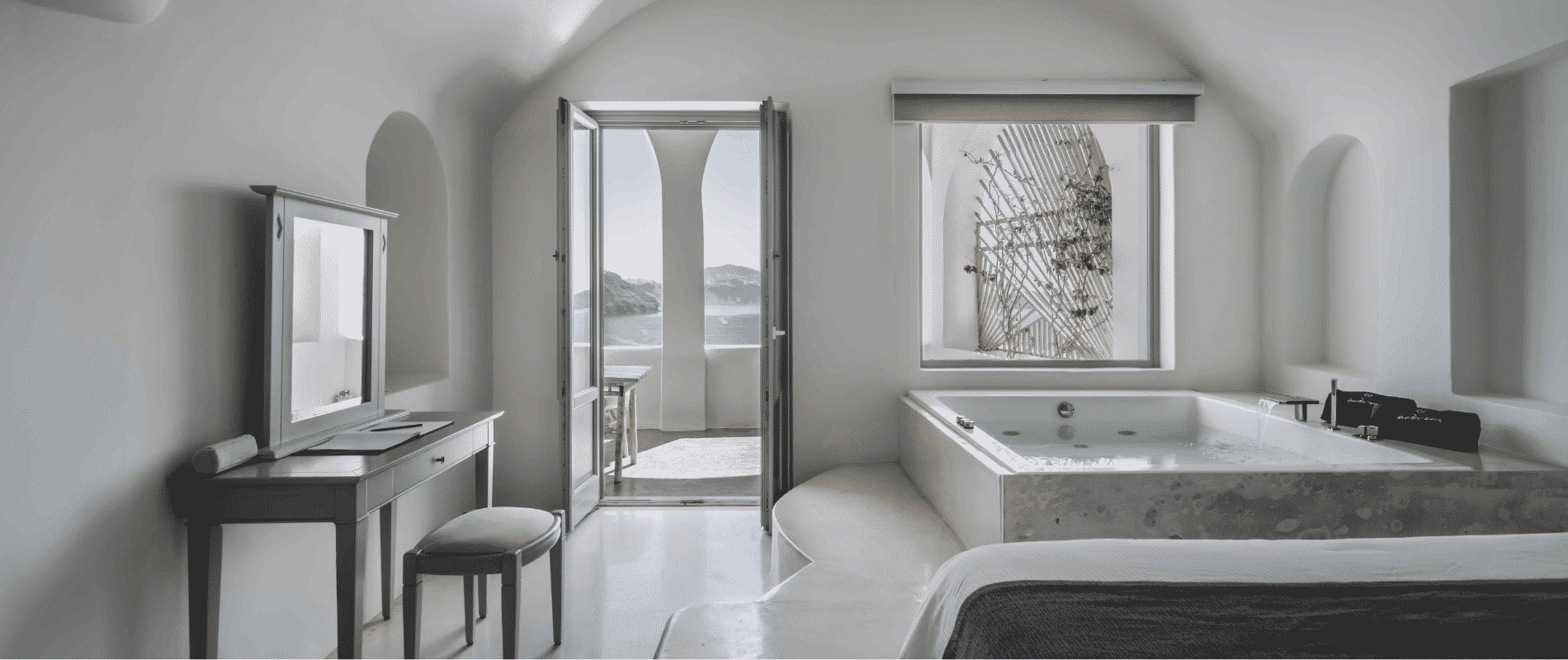 honeymoon-suite-with-indoor-plunge-pool