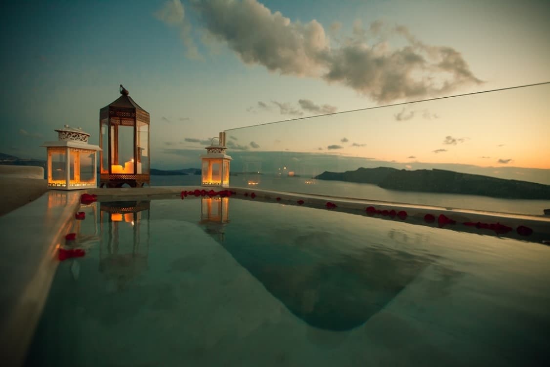 EXCLUSIVE SUITE WITH INFINITY JACUZZI