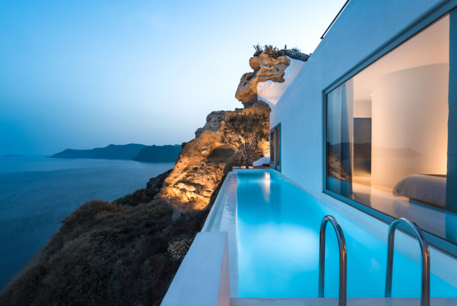 Exclusive-Suite-with-Infinity-Pool