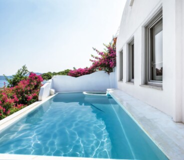 R13_Alexanders_Exclusive Suite w. Infinity Pool (2)