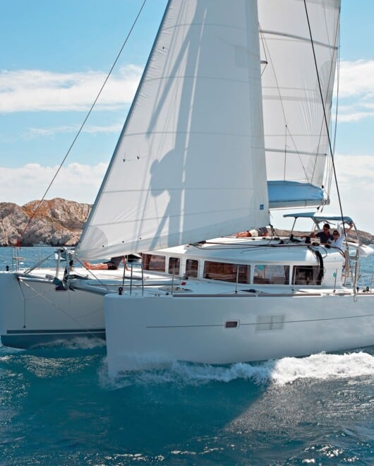 DAILY CATAMARAN SAILING_1