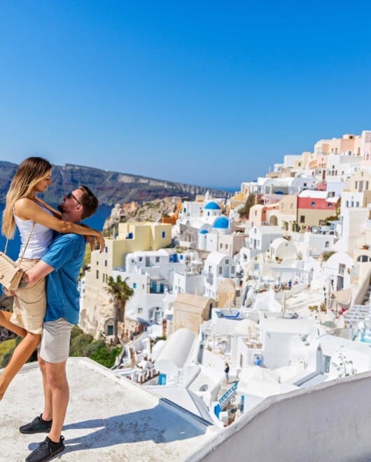 EXPERIENCE SANTORINI WITH A GREEK FRIEND