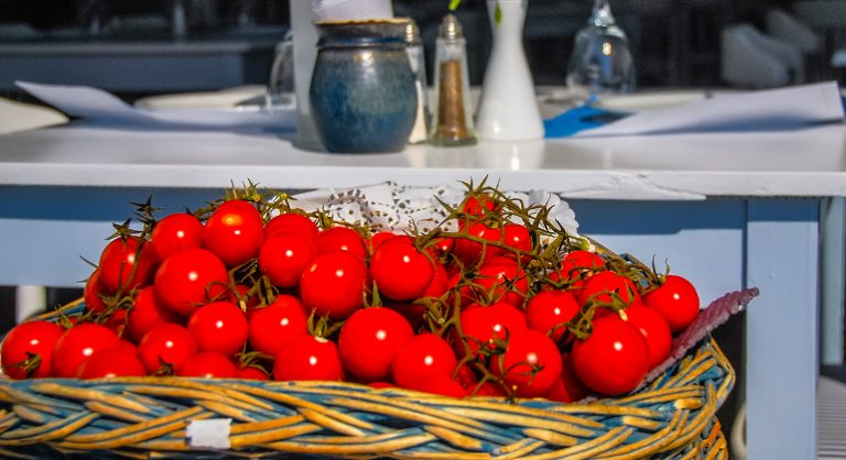 Santorini_cherry-tomatoes_771_420-768x418