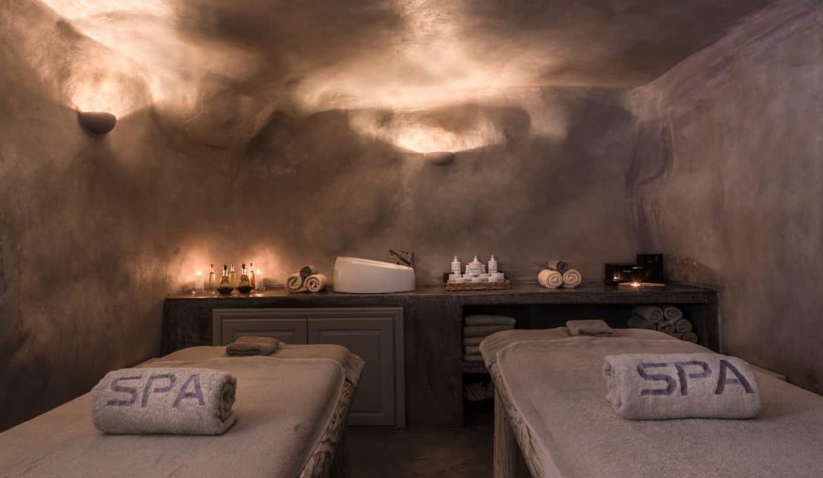 2 treatment beds in Mare Sanus Spa, in Oia, Santorini