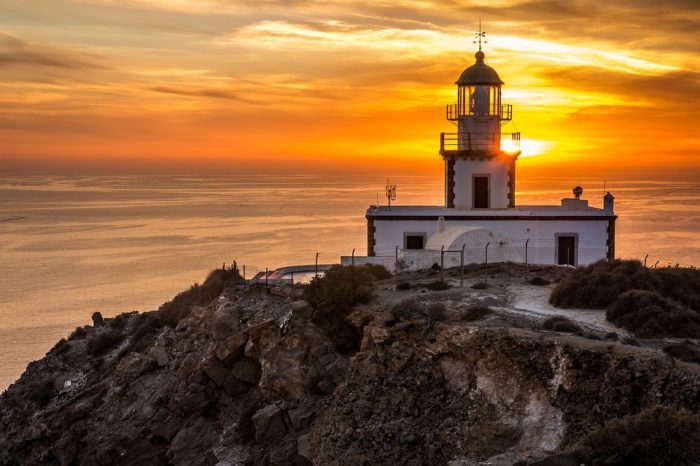 santorini-akrotiri-lighthouse-1938723_960_720-e1521531196429