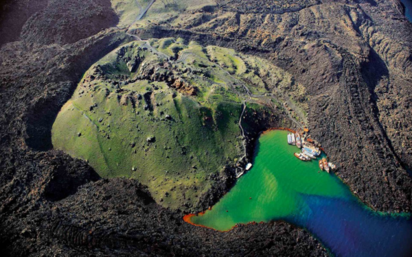 Vista panorámica del cráter del volcán de Santorini