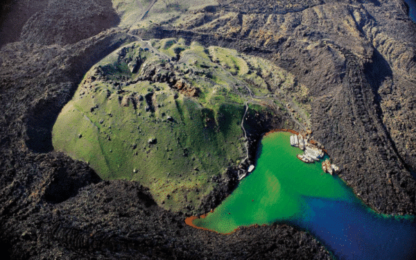 Vista panorâmica da cratera do vulcão de Santorini