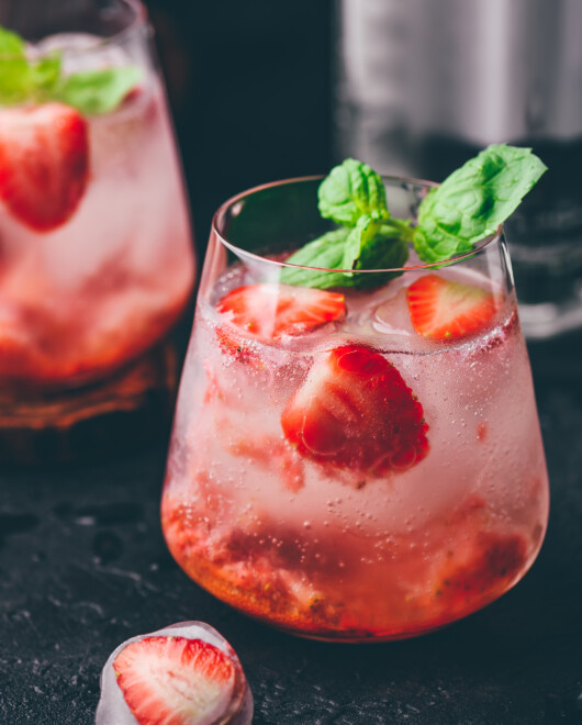 Two,Glasses,Of,Cocktail,With,Fresh,And,Frozen,Strawberry,,Gin
